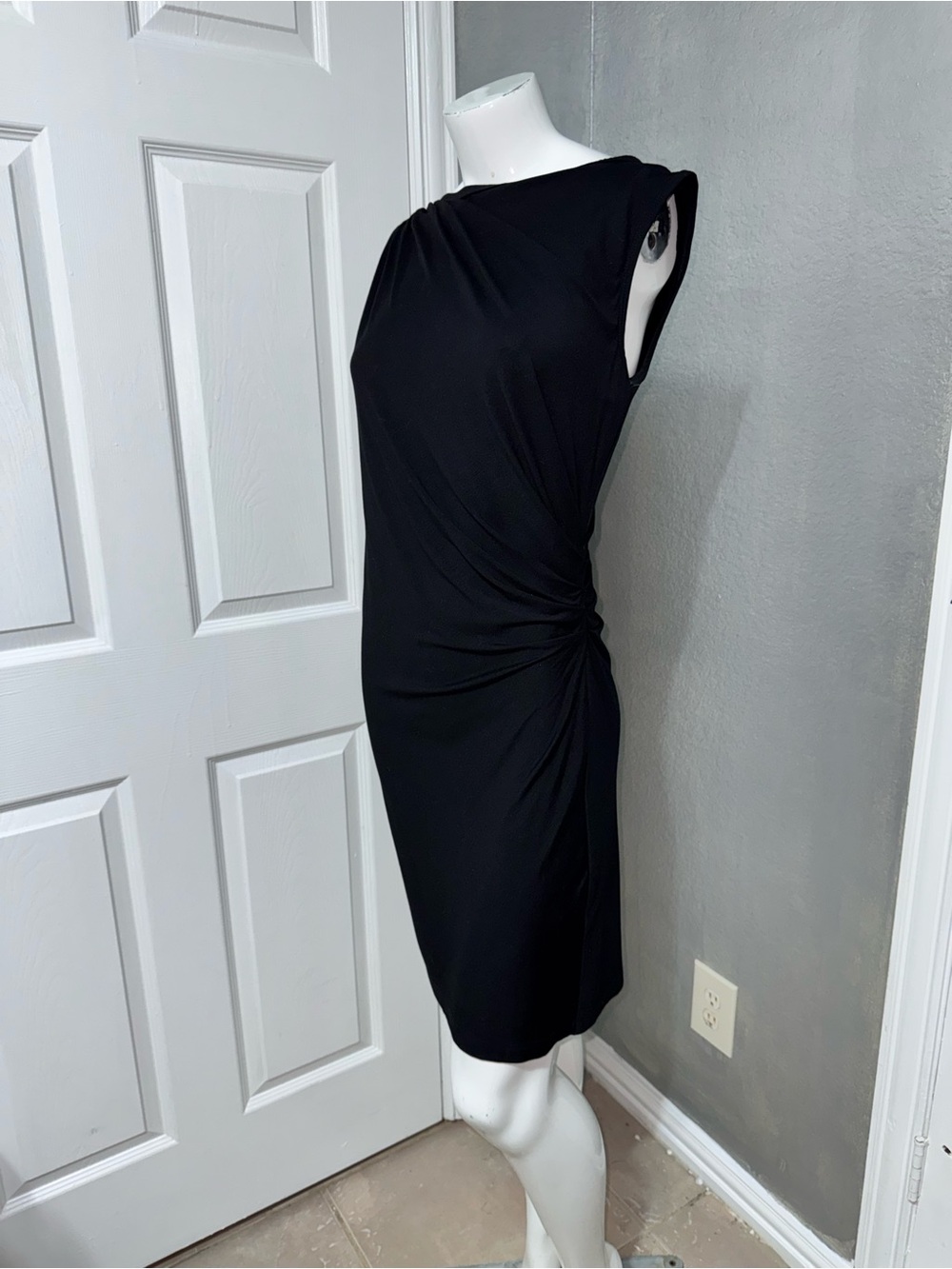 Trina Turk Black Sleeveless Ruched Side Midi Dress